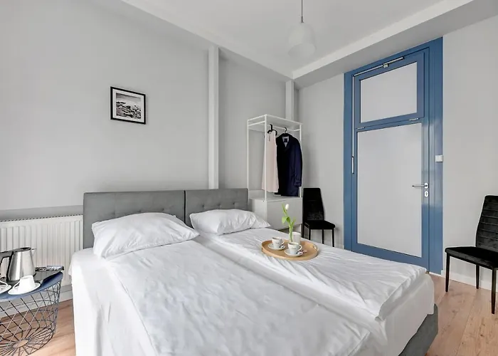 Przystanek Plaza Couette-café 2*