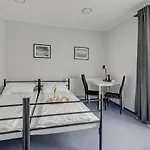 Przystanek Plaza 2*