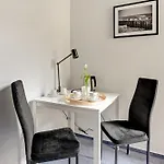 Przystanek Plaza 2*