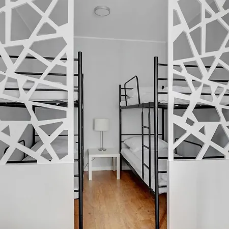 Przystanek Plaza 2*
