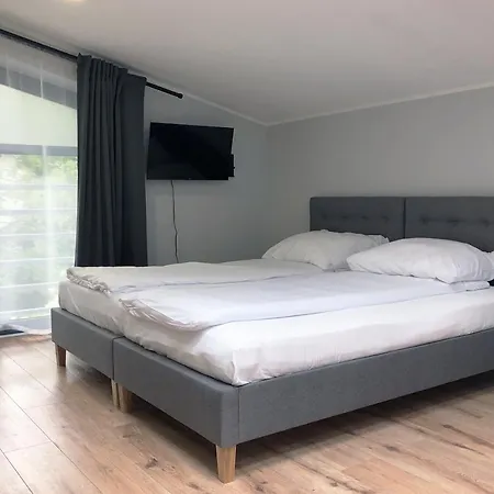 Przystanek Plaza 2*