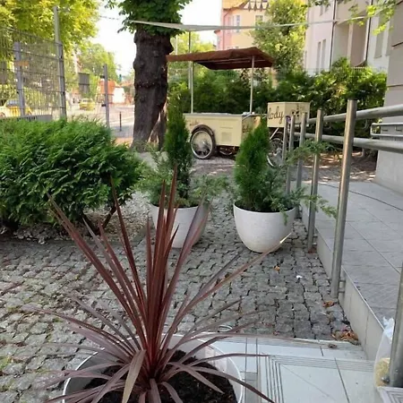 Przystanek Plaza 2*
