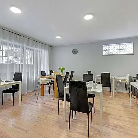 Przystanek Plaza Alojamento de Acomodação e Pequeno-almoço 2*