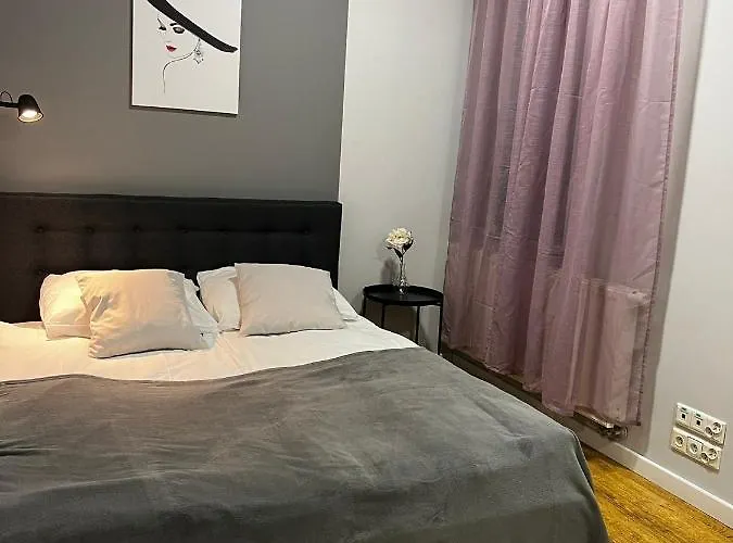 לינה וארוחת בוקר Przystanek Plaza 2*